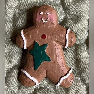 Gingerbread Holiday Pin Brooch Vintage Cute carved wood style resin